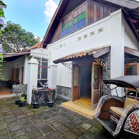 Omah Pitoe Yogya Homestay 요그야카르타 외부 사진