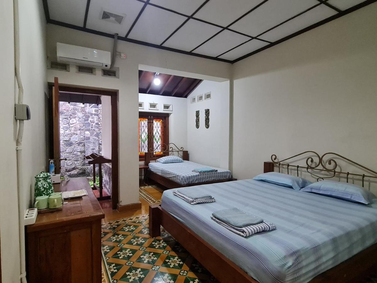 Omah Pitoe Yogya Homestay 요그야카르타 외부 사진