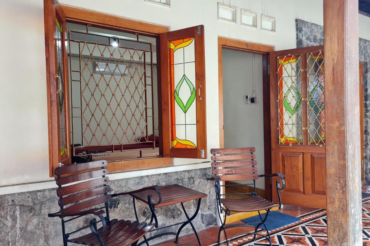 Omah Pitoe Yogya Homestay 요그야카르타 외부 사진
