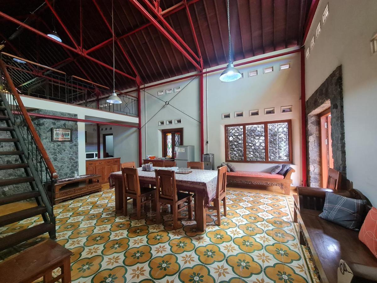 Omah Pitoe Yogya Homestay 요그야카르타 외부 사진