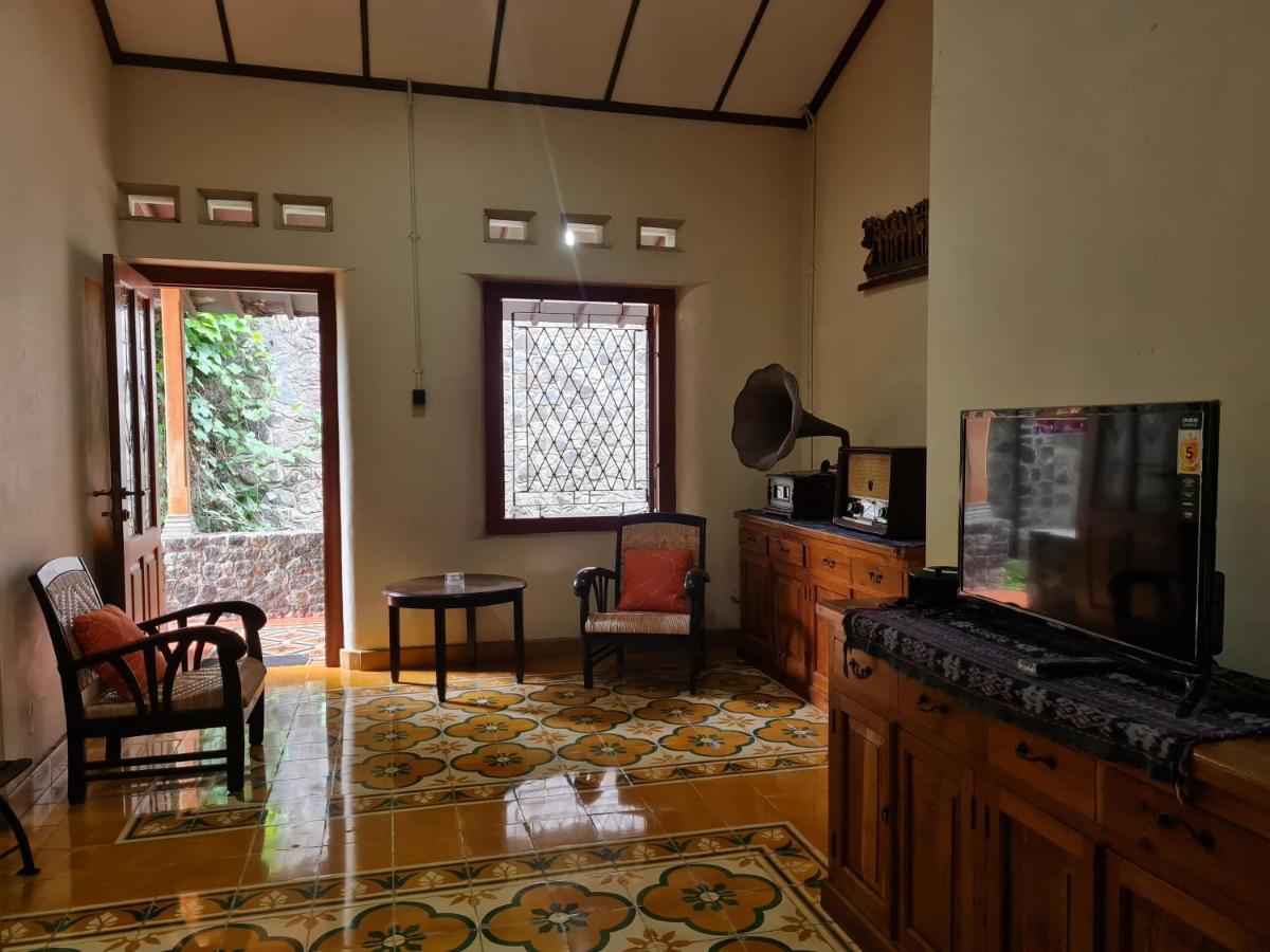 Omah Pitoe Yogya Homestay 요그야카르타 외부 사진