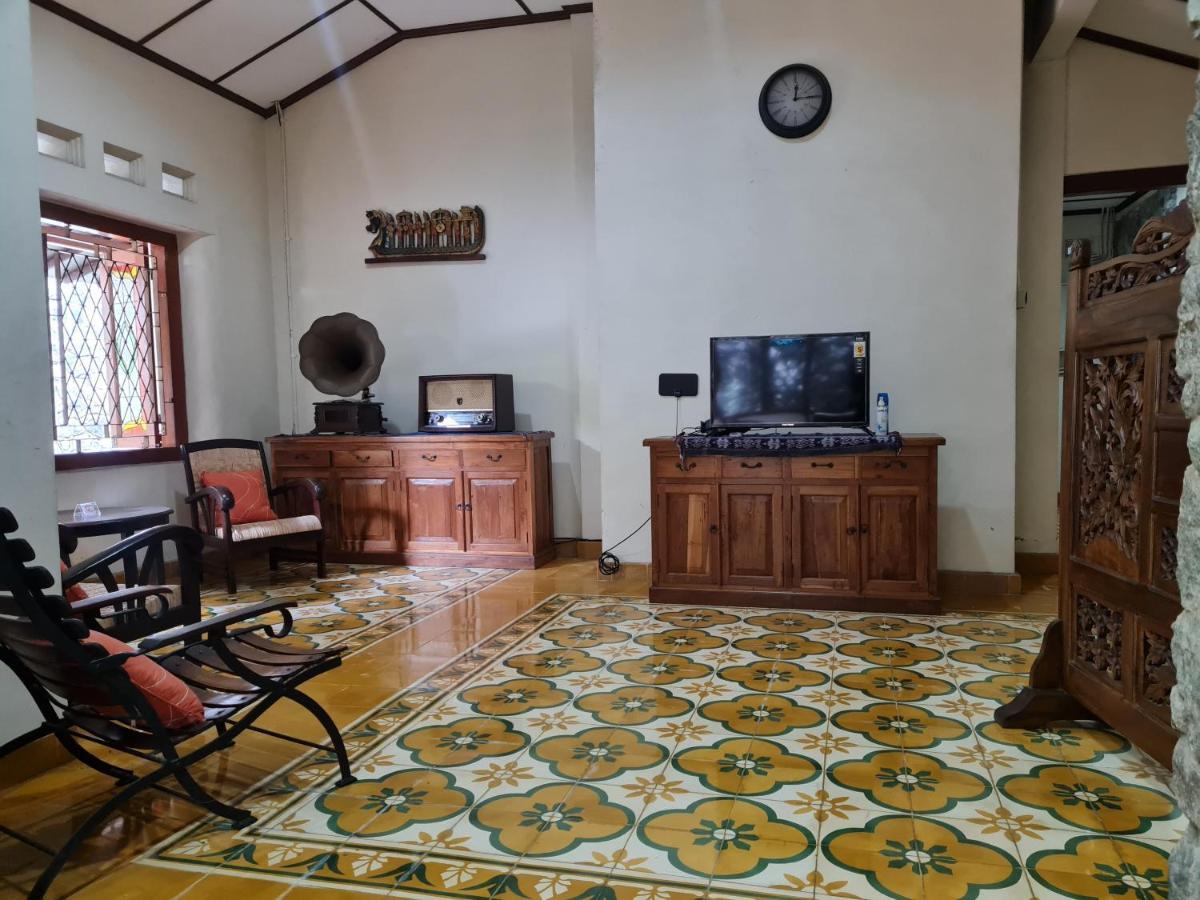 Omah Pitoe Yogya Homestay 요그야카르타 외부 사진