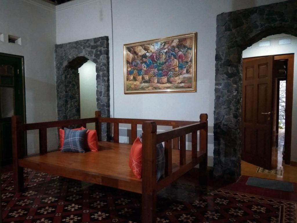 Omah Pitoe Yogya Homestay 요그야카르타 외부 사진