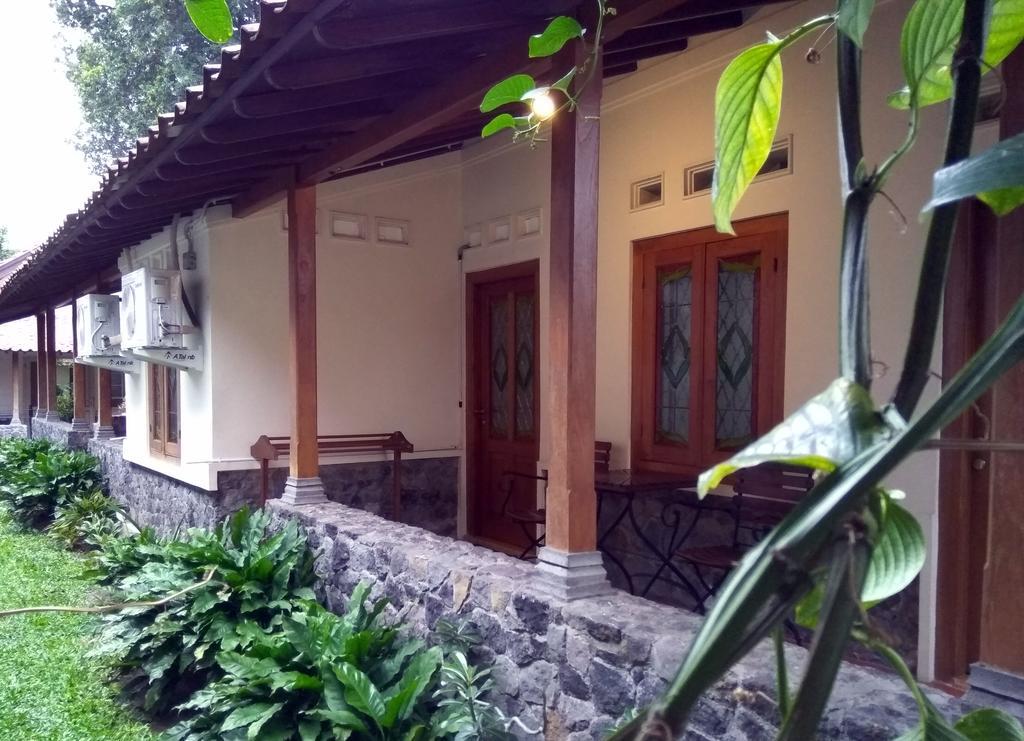 Omah Pitoe Yogya Homestay 요그야카르타 외부 사진
