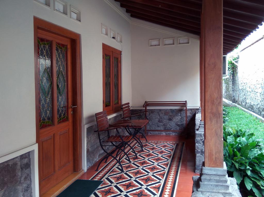 Omah Pitoe Yogya Homestay 요그야카르타 외부 사진