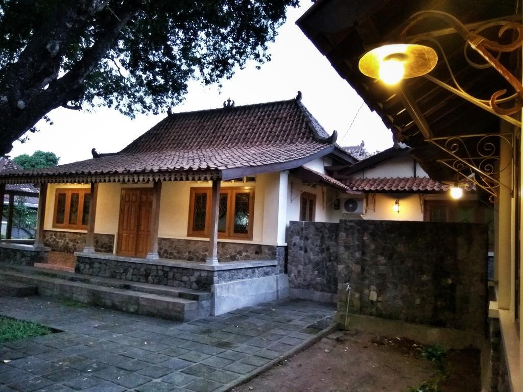 Omah Pitoe Yogya Homestay 요그야카르타 외부 사진