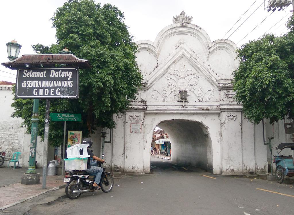 Omah Pitoe Yogya Homestay 요그야카르타 외부 사진